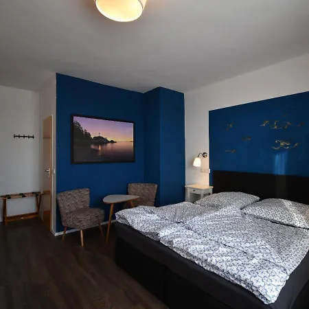 Sonnenschein - Spielerei Im Sonnenschein Hotel