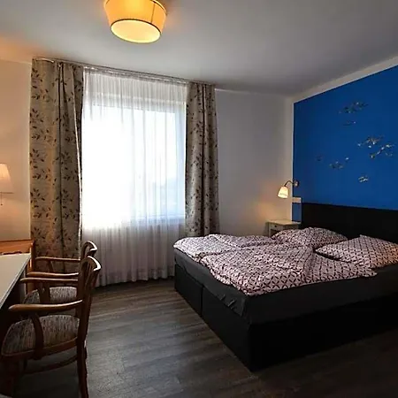 Hotel Sonnenschein - Spielerei Im Sonnenschein